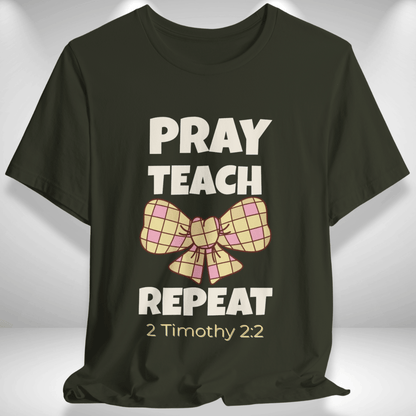 Pray Teach Repeat Coquette Bow (with 2 Timothy 2:2 Bible Verse) Christian Tee — Back-to-School Checkered Bow
